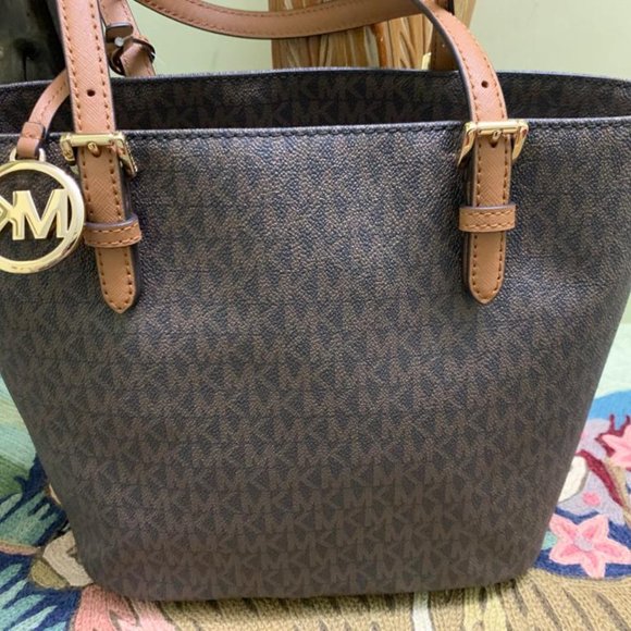 Authentic Michael Kors Jet Set Medium Pocket Tote - Picture 3 of 16